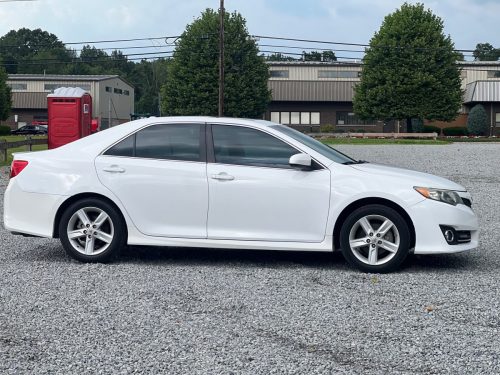 2014 Toyota Camry SE 4-Door Sedan