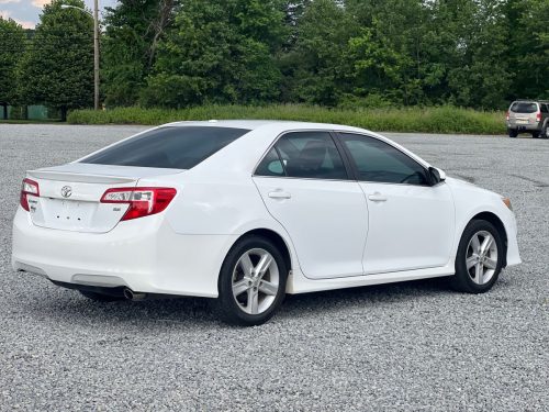 2014 Toyota Camry SE 4-Door Sedan