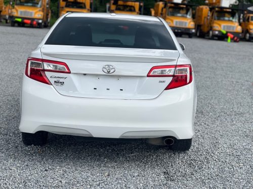 2014 Toyota Camry SE 4-Door Sedan