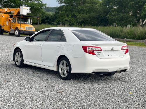 2014 Toyota Camry SE 4-Door Sedan