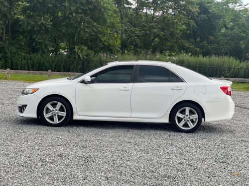 2014 Toyota Camry SE 4-Door Sedan