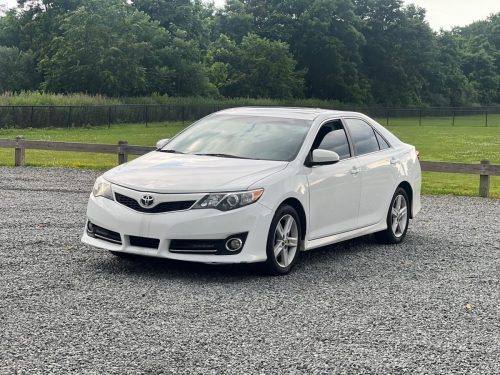 2014 Toyota Camry SE 4-Door Sedan