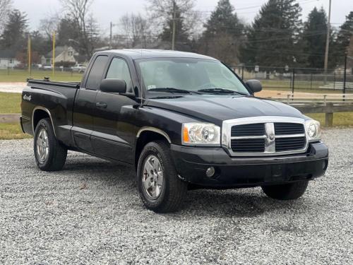 2005 Dodge Dakota SLT Club Cab Pickup Truck