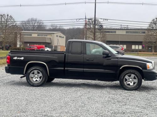 2005 Dodge Dakota SLT Club Cab Pickup Truck