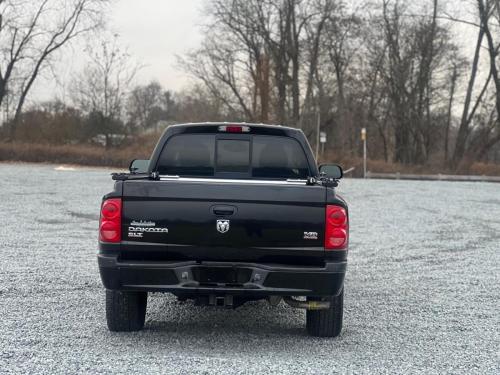 2005 Dodge Dakota SLT Club Cab Pickup Truck