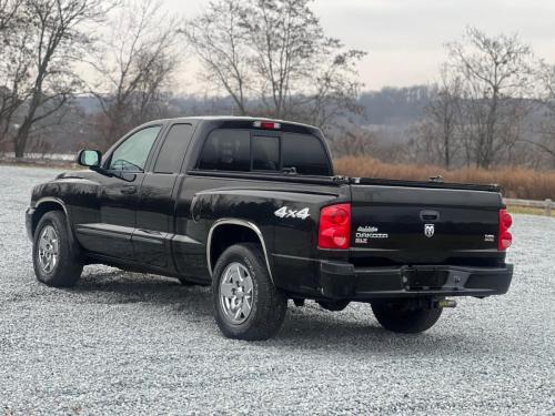 2005 Dodge Dakota SLT Club Cab Pickup Truck