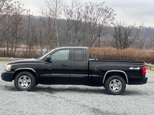 2005 Dodge Dakota SLT Club Cab Pickup Truck