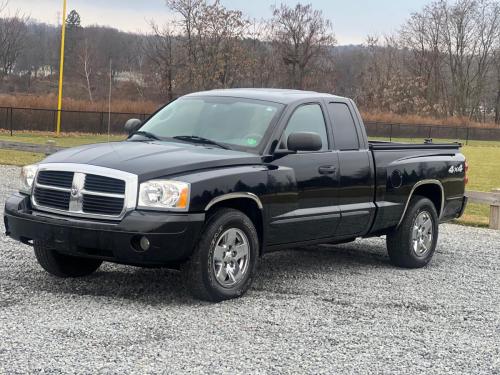 2005 Dodge Dakota SLT Club Cab Pickup Truck