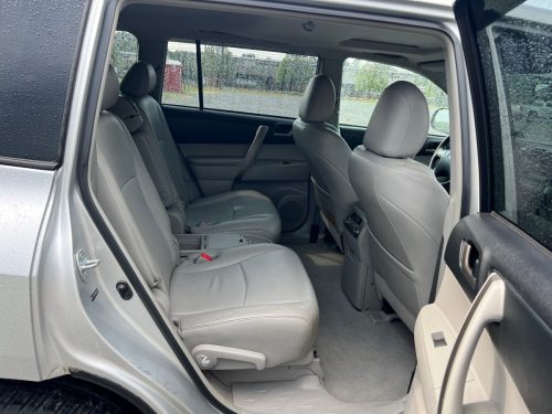 2010 Toyota Highlander SE 4-Door SUV